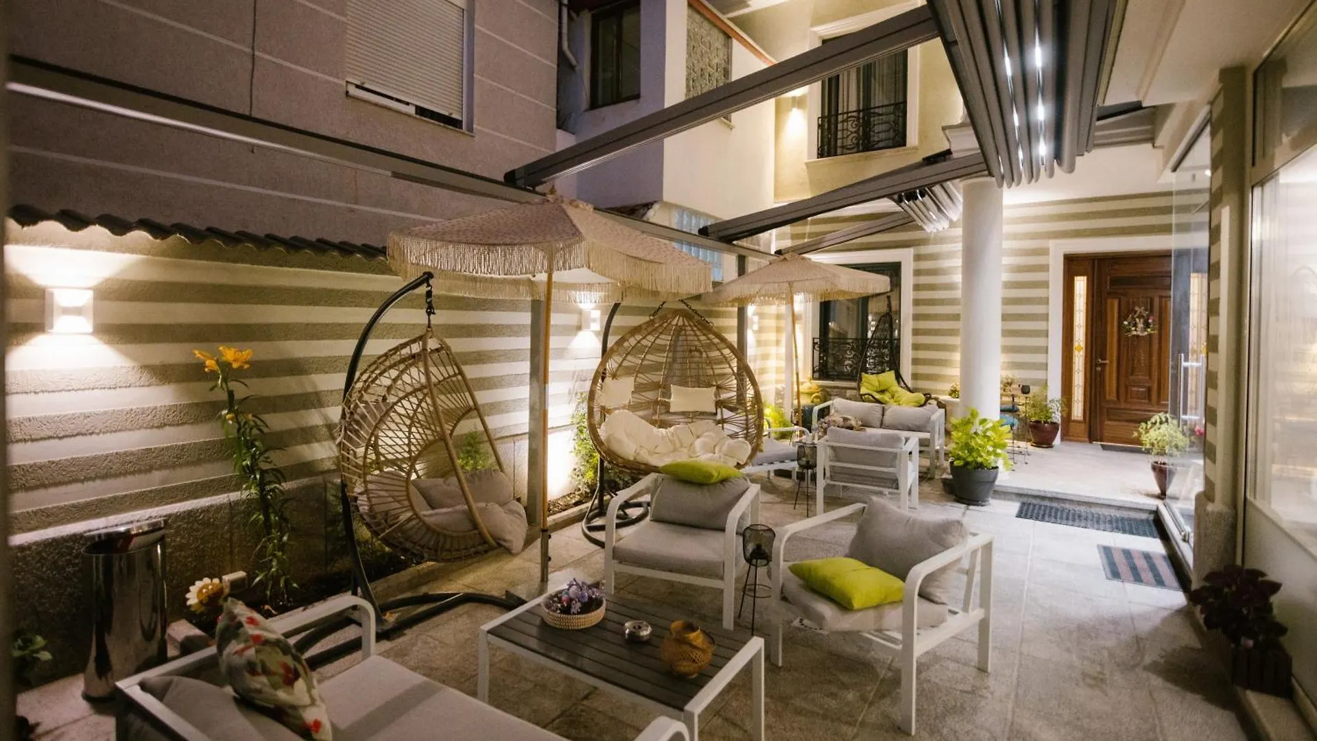 Villa Ester Korce 4*,  Albania