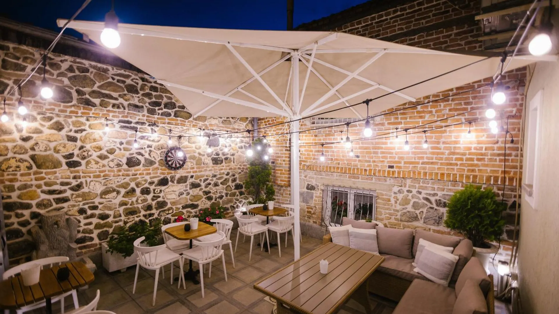Villa Ester كورتشي 4*,